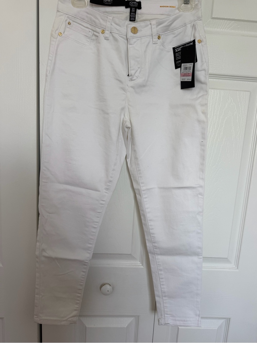 Jones New York White Straight Leg Pants with Gold Hardware